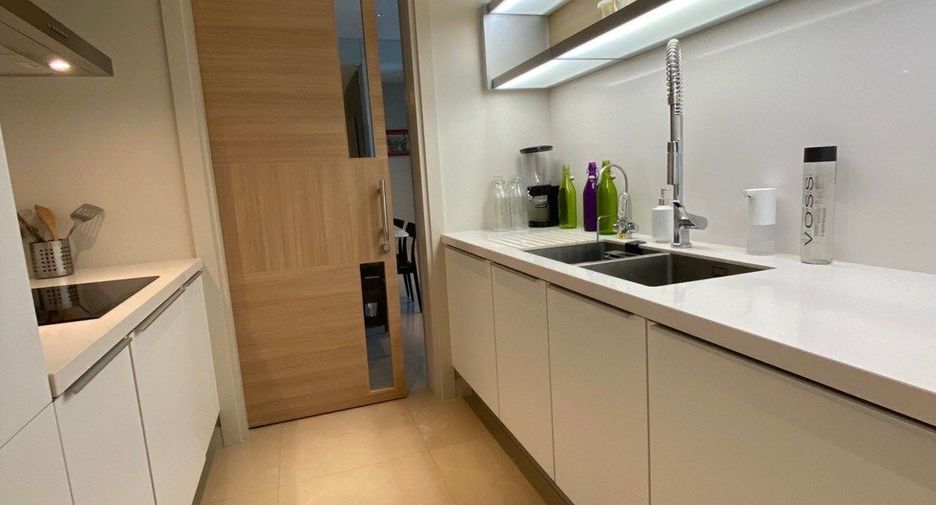 For rent 3 bedrooms condo in Pathum Wan, Bangkok