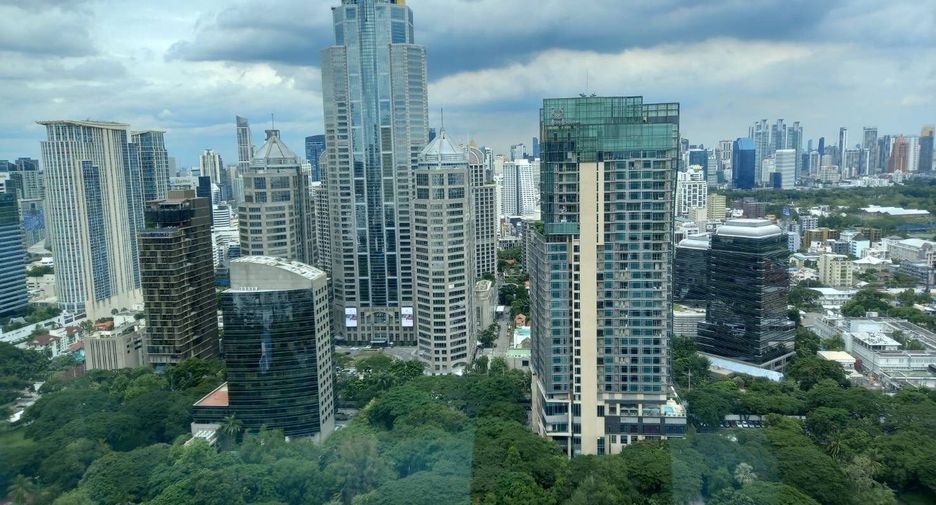 For rent 3 bedrooms condo in Pathum Wan, Bangkok