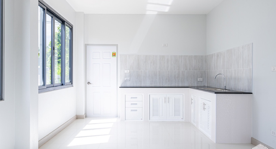 For sale 6 bedrooms house in Mueang Chiang Mai, Chiang Mai