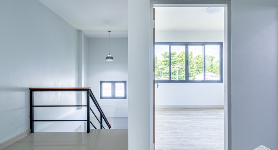 For sale 6 bedrooms house in Mueang Chiang Mai, Chiang Mai