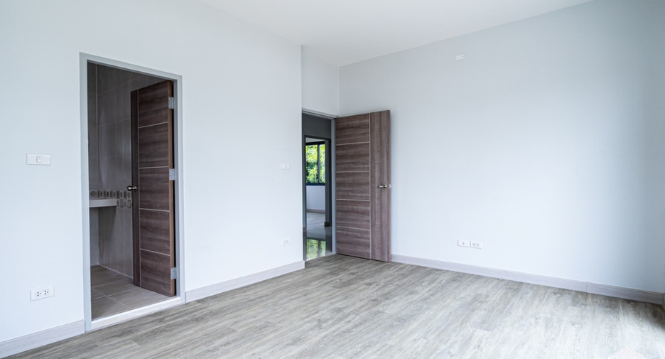 For sale 6 bedrooms house in Mueang Chiang Mai, Chiang Mai