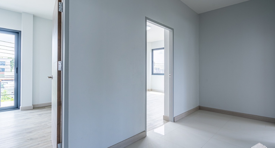 For sale 6 bedrooms house in Mueang Chiang Mai, Chiang Mai