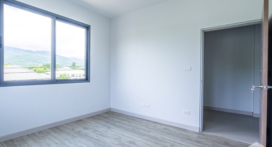 For sale 6 bedrooms house in Mueang Chiang Mai, Chiang Mai