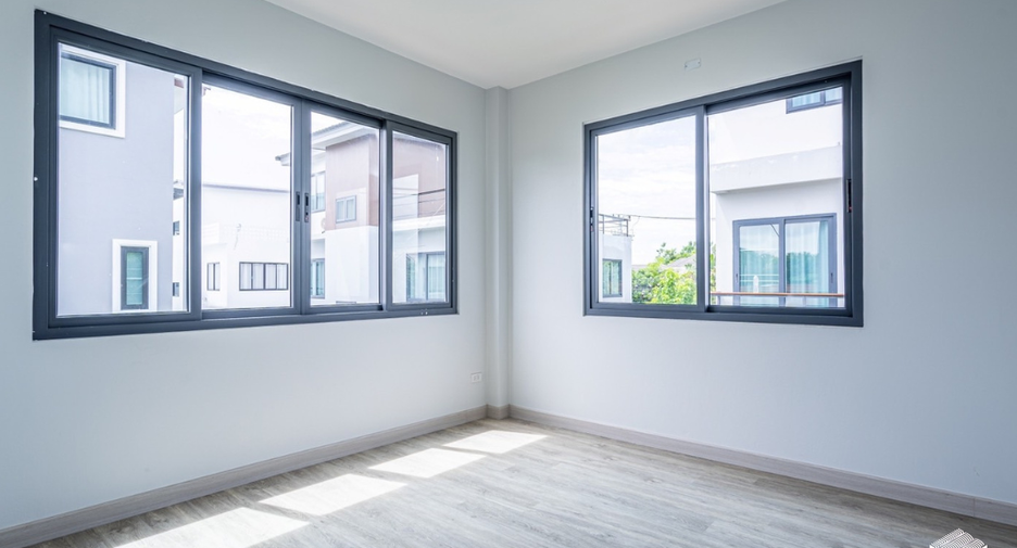 For sale 6 bedrooms house in Mueang Chiang Mai, Chiang Mai