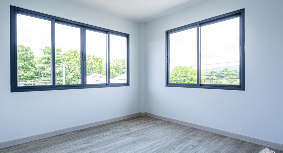 For sale 6 bedrooms house in Mueang Chiang Mai, Chiang Mai
