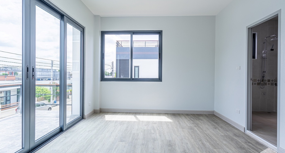 For sale 6 bedrooms house in Mueang Chiang Mai, Chiang Mai
