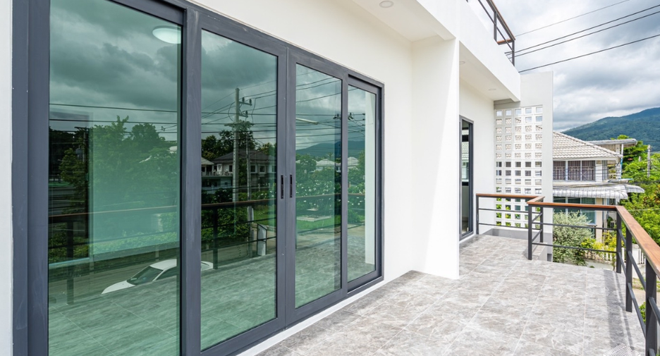 For sale 6 bedrooms house in Mueang Chiang Mai, Chiang Mai
