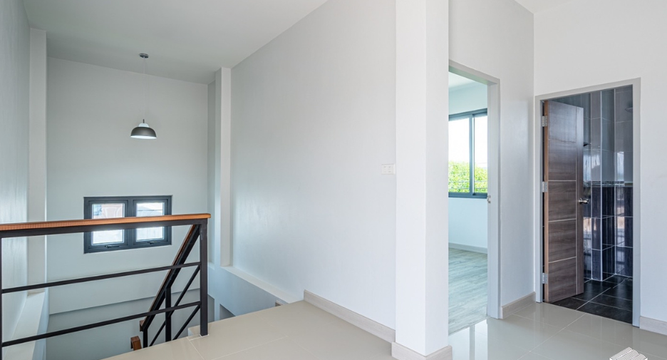 For sale 6 bedrooms house in Mueang Chiang Mai, Chiang Mai