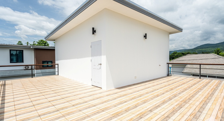 For sale 6 bedrooms house in Mueang Chiang Mai, Chiang Mai