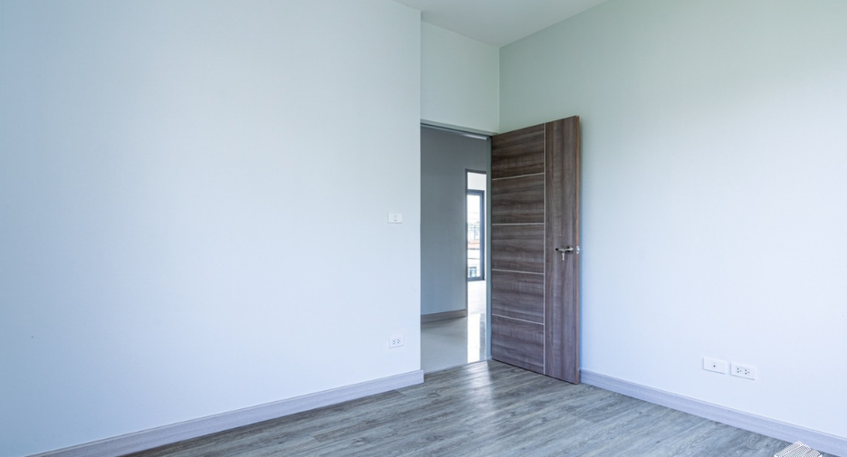 For sale 6 bedrooms house in Mueang Chiang Mai, Chiang Mai