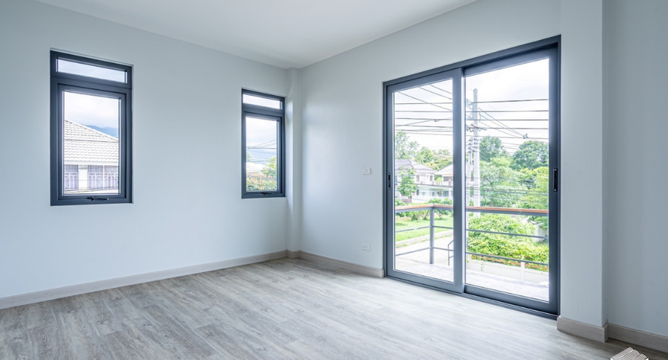 For sale 6 bedrooms house in Mueang Chiang Mai, Chiang Mai