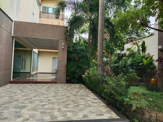 For sale 5 bed office in Phra Khanong, Bangkok