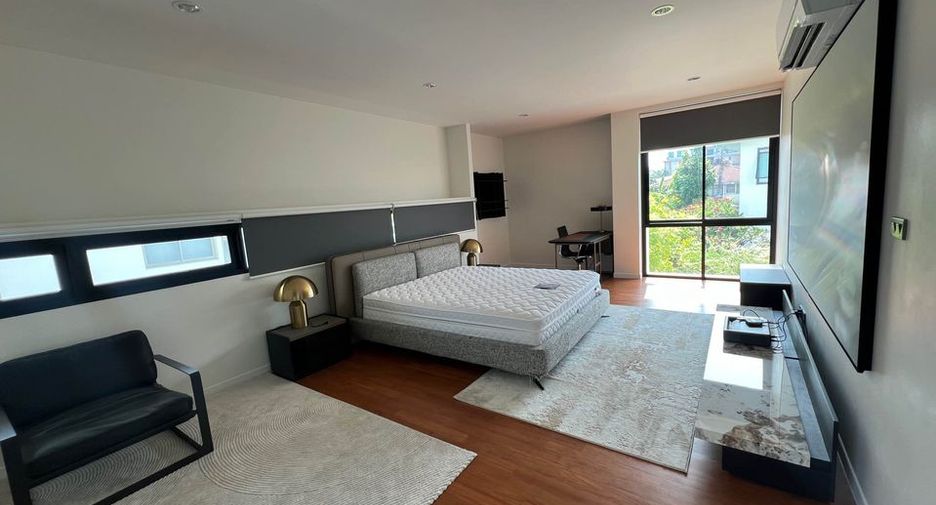 Casa en alquiler de 4 habitaciones en Khlong Toei, Bangkok