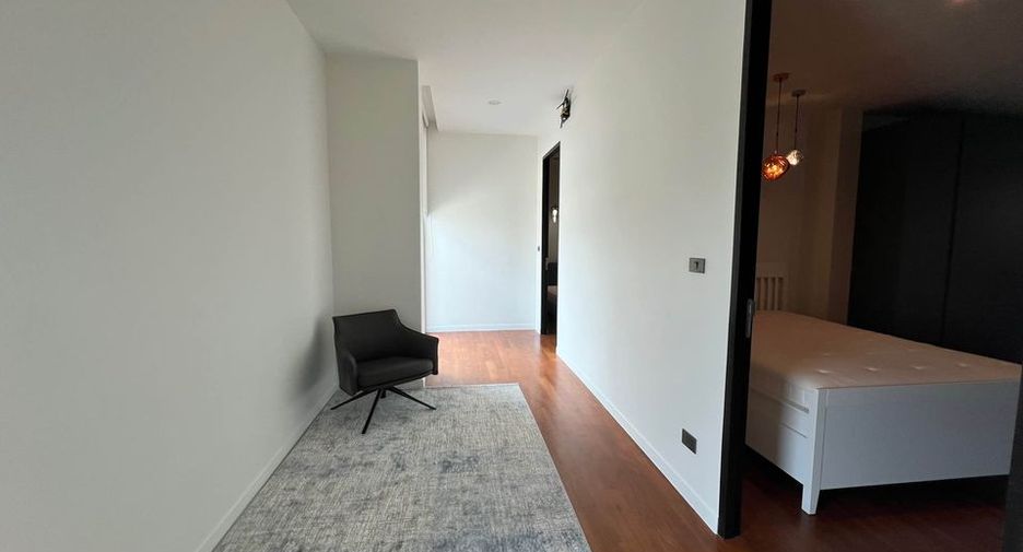 Casa en alquiler de 4 habitaciones en Khlong Toei, Bangkok