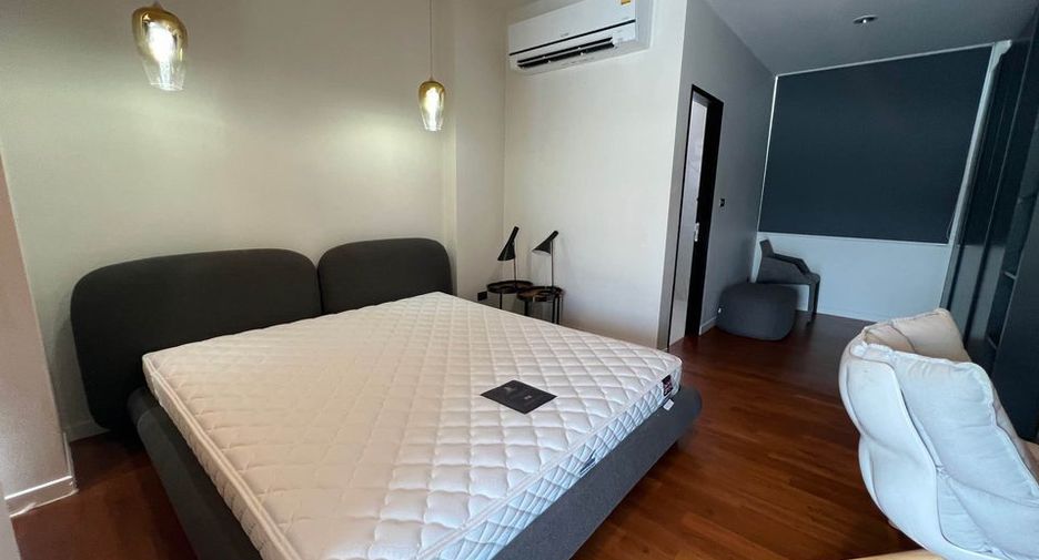 Casa en alquiler de 4 habitaciones en Khlong Toei, Bangkok
