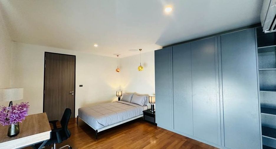 Casa en alquiler de 4 habitaciones en Khlong Toei, Bangkok