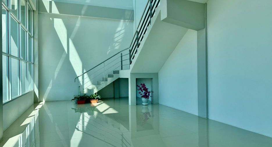 For sale retail Space in Bang Sao Thong, Samut Prakan