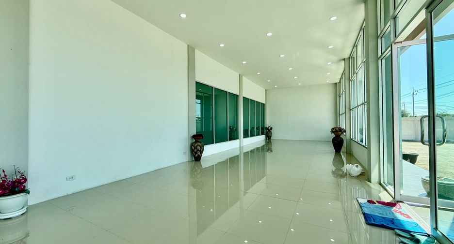 For sale retail Space in Bang Sao Thong, Samut Prakan