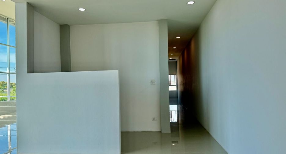 For sale retail Space in Bang Sao Thong, Samut Prakan