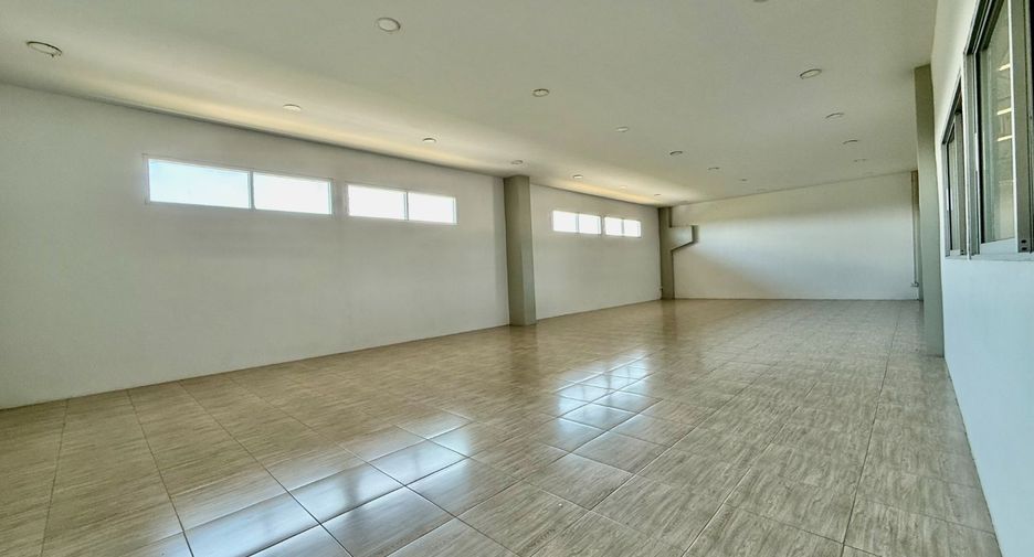 For sale retail Space in Bang Sao Thong, Samut Prakan
