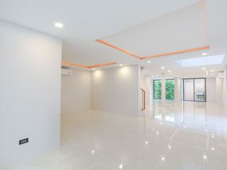 For sale 3 Beds house in Khlong Toei, Bangkok