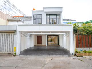 For sale 3 Beds house in Khlong Toei, Bangkok