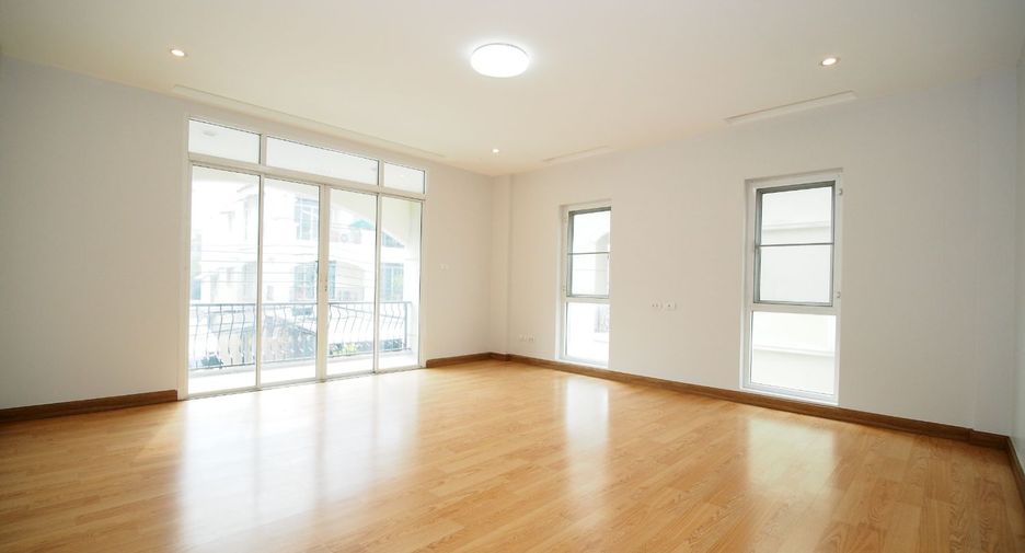 Casa en venta de 4 habitaciones en Bang Kapi, Bangkok
