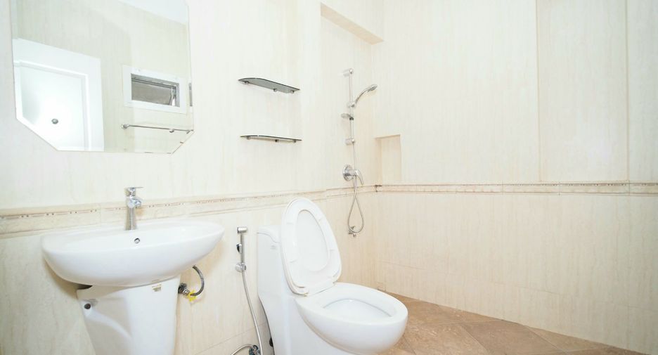 Casa en venta de 4 habitaciones en Bang Kapi, Bangkok
