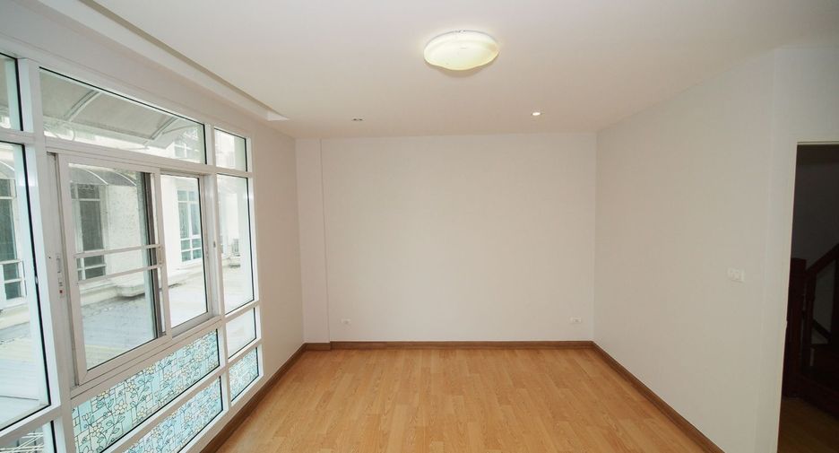 Casa en venta de 4 habitaciones en Bang Kapi, Bangkok