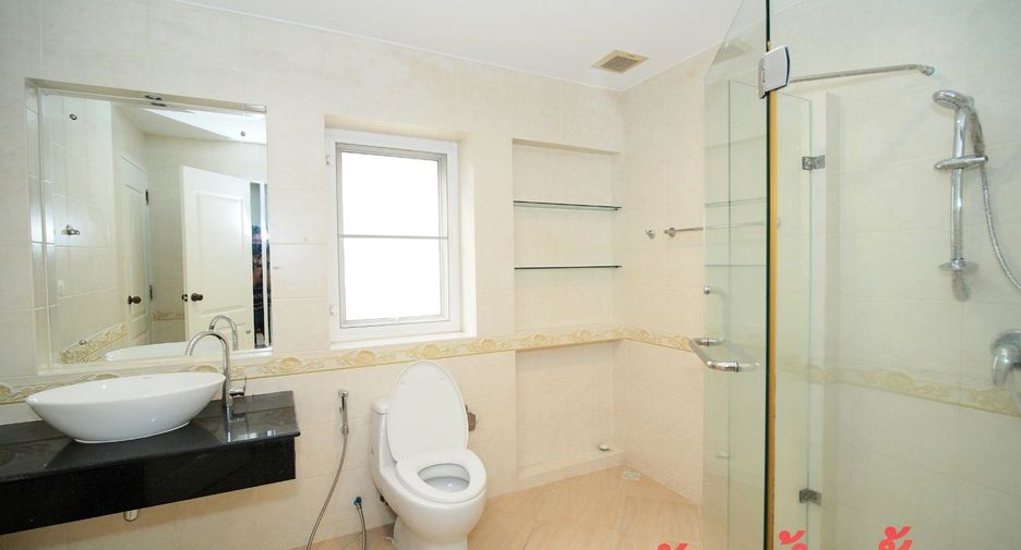 Casa en venta de 4 habitaciones en Bang Kapi, Bangkok