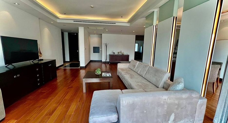 For rent 4 bedrooms condo in Pathum Wan, Bangkok