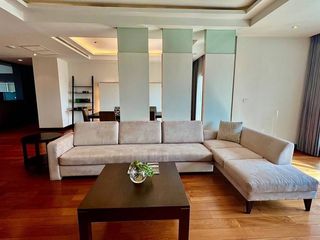 For rent 4 bedrooms condo in Pathum Wan, Bangkok