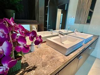 For rent 4 bedrooms condo in Pathum Wan, Bangkok