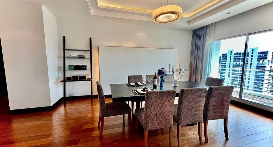 For rent 4 bedrooms condo in Pathum Wan, Bangkok