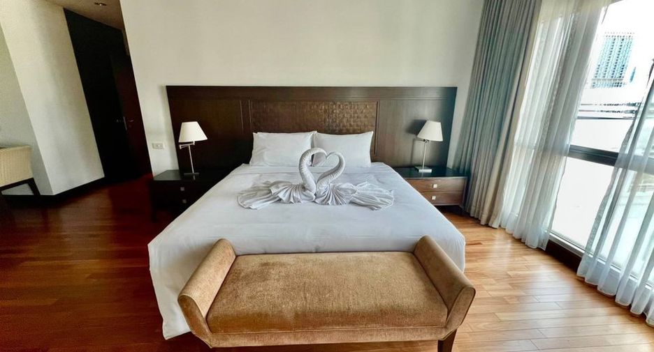 For rent 4 bedrooms condo in Pathum Wan, Bangkok