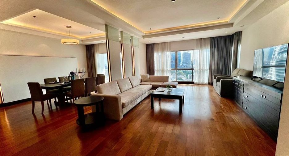 For rent 4 bedrooms condo in Pathum Wan, Bangkok