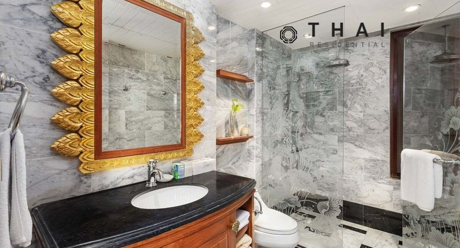 For sale 4 bedrooms villa in Mueang Phuket, Phuket