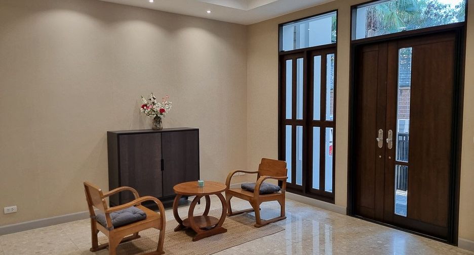 Casa en alquiler de 4 habitaciones en Bang Bon, Bangkok