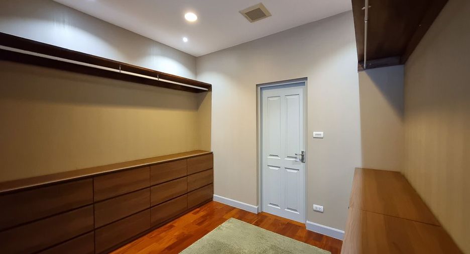 Casa en alquiler de 4 habitaciones en Bang Bon, Bangkok