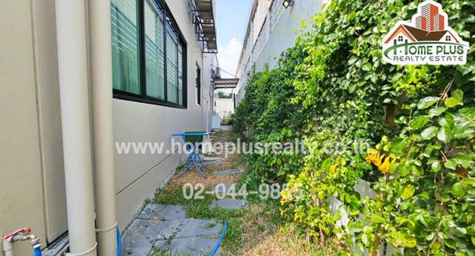 For sale 6 Beds house in Lat Phrao, Bangkok