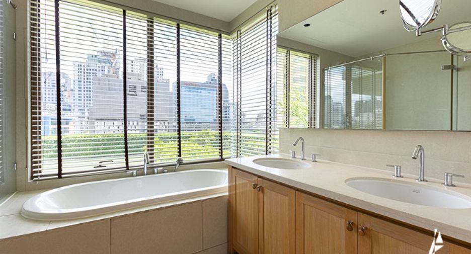 Condo en venta de 2 habitaciones en Khlong Toei, Bangkok