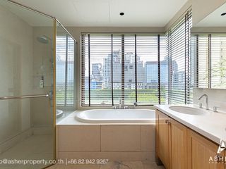 Condo en venta de 2 habitaciones en Khlong Toei, Bangkok