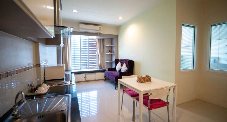 For sale 10 Beds townhouse in Mueang Nonthaburi, Nonthaburi