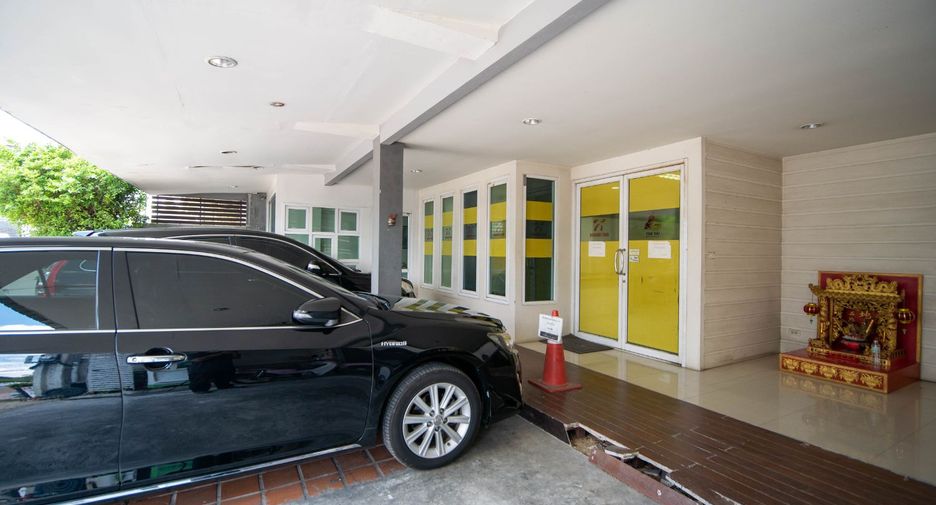 For sale 10 Beds townhouse in Mueang Nonthaburi, Nonthaburi