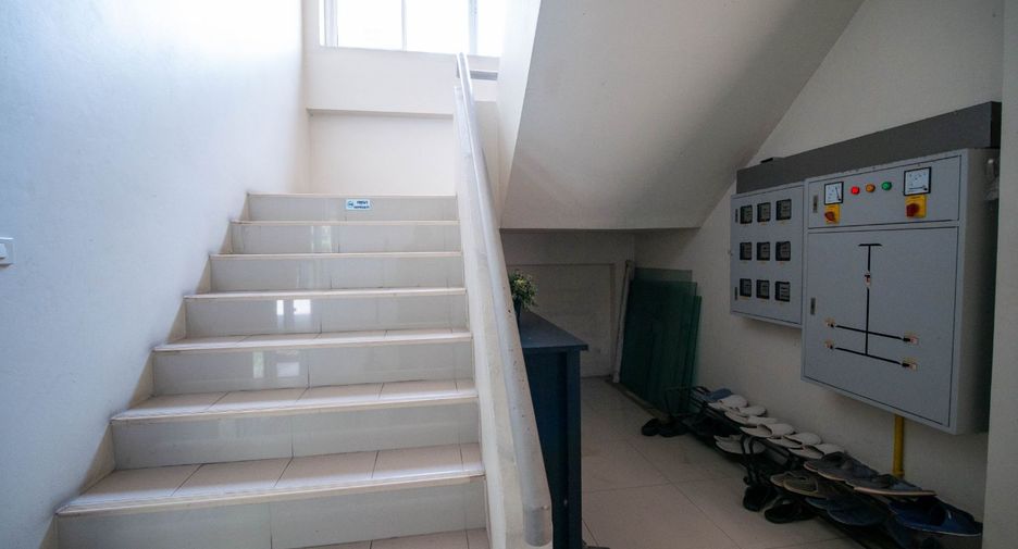 For sale 10 Beds townhouse in Mueang Nonthaburi, Nonthaburi