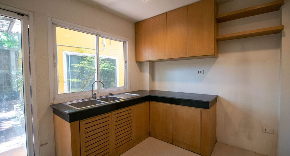 For sale 10 Beds townhouse in Mueang Nonthaburi, Nonthaburi