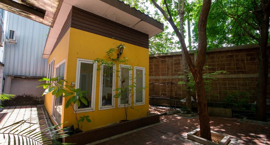 For sale 10 Beds townhouse in Mueang Nonthaburi, Nonthaburi