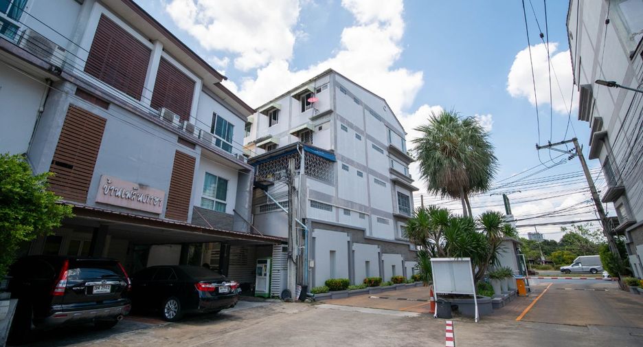 For sale 10 Beds townhouse in Mueang Nonthaburi, Nonthaburi