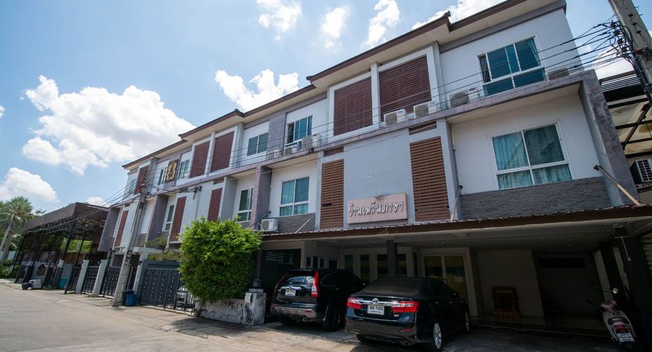 For sale 10 Beds townhouse in Mueang Nonthaburi, Nonthaburi