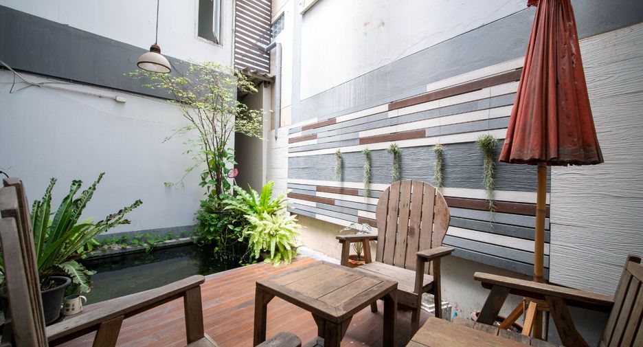 For sale 10 Beds townhouse in Mueang Nonthaburi, Nonthaburi